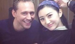 娱乐圈爆料博主俩女生结婚了,两位女神牵手，同性婚姻喜结良缘！